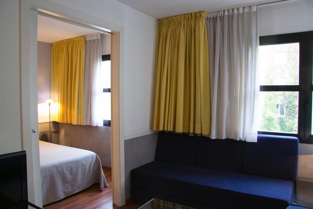 Apartamentos Descartes Barcelona Exterior photo