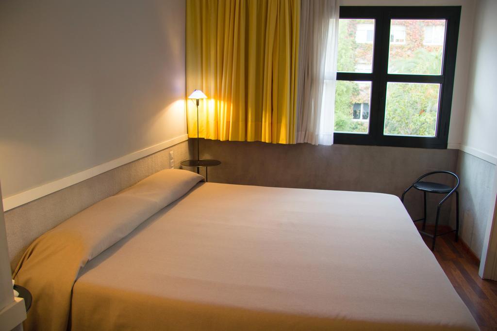 Apartamentos Descartes Barcelona Exterior photo