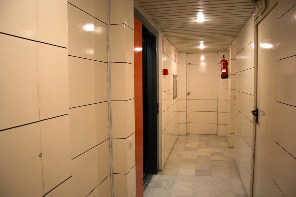 Apartamentos Descartes Barcelona Exterior photo