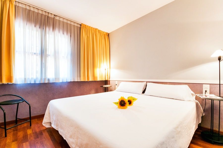 Apartamentos Descartes Barcelona Exterior photo