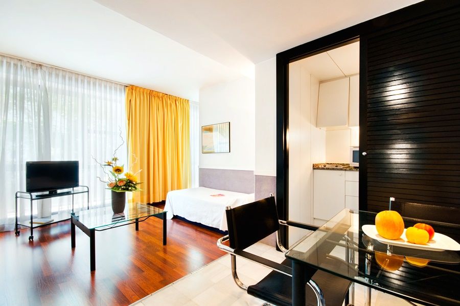Apartamentos Descartes Barcelona Exterior photo